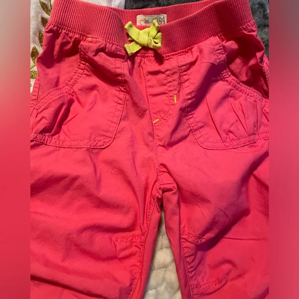 👑 Toddler Girls 4T 2 piece. Peach Pants and Top. Has Sparkle fit for a Queen EUC